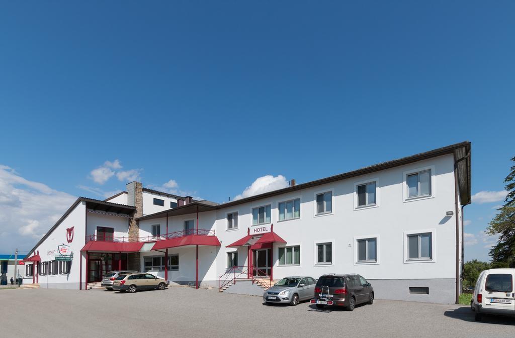Gasthof-Pension Wein Breitenbrunn  Exterior photo